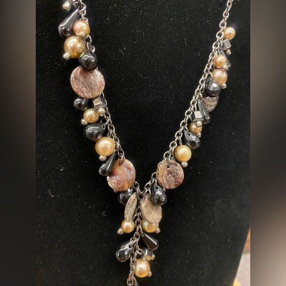 Black & Sea Shell Necklace & Earring Set - Picture 2 of 3